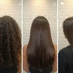 Antes y después de un tratamiento de queratina que es. Cabello rizado y encrespado se transforma en liso y brillante.