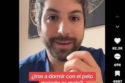 Hombre con barba pregunta si es malo irse a dormir con el pelo mojado.