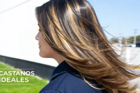 Cabello castaño con reflejos dorados, ideal para piel blanca y ojos marrones.