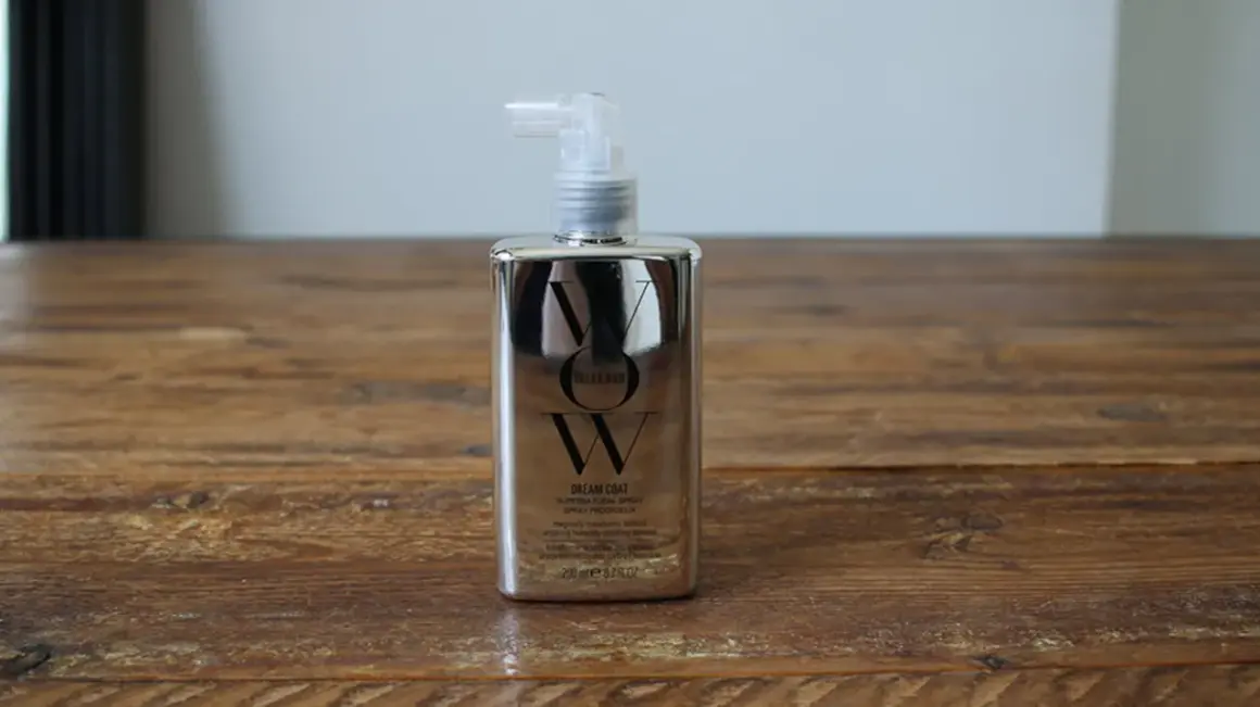 Protector térmico para pelo seco o mojado, spray Color Wow Dream Coat que transforma la textura y protege de la humedad.