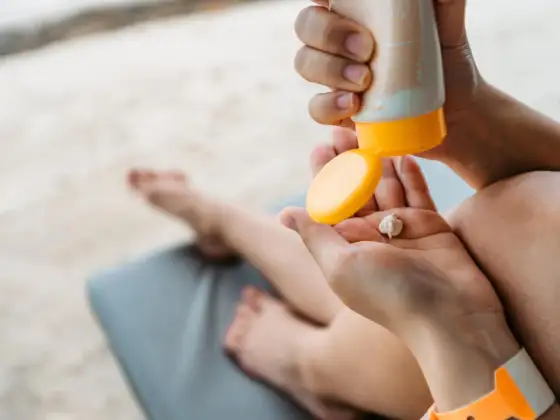 ¿Caduca tu crema solar? Guía para protegerte bien