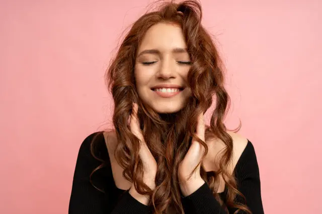 Cómo cuidar el pelo ondulado y mantener la definición